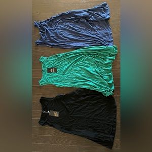 XS 3 dresses. 2 out of the 3 dresses have tags!